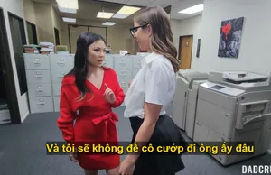 Lén lút quan hệ với cô giúp việc xinh đẹp tại nhà