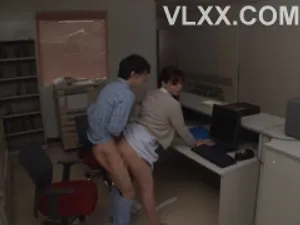 Thuê phòng khách sạn tốt, pussy quá chật, không có bao cao su, xuất tinh khắp giường, cực kỳ kích thích