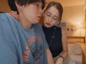 "Tôi là nhà thám hiểm" là một gái gọi hạng nhất. Cô ta trả tiền mặt và rút một cái "của quý" lớn vào sâu trong cổ họng. Cô ấy dang rộng chân và đụ mạnh bạo. Cái mông to của cô ấy đè lên bộ ngực của cô ấy và rung chuyển...