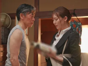 Băng đảng 91C thoát khỏi lưới và chủ nhân trở lại đấu trường. Tài xế già Tanhua ❤️ đã quan hệ với một cô gái trẻ mảnh mai sinh vào những năm 2000, mặc tất đen và giày cao gót và quan hệ ở nhiều tư thế khác nhau...