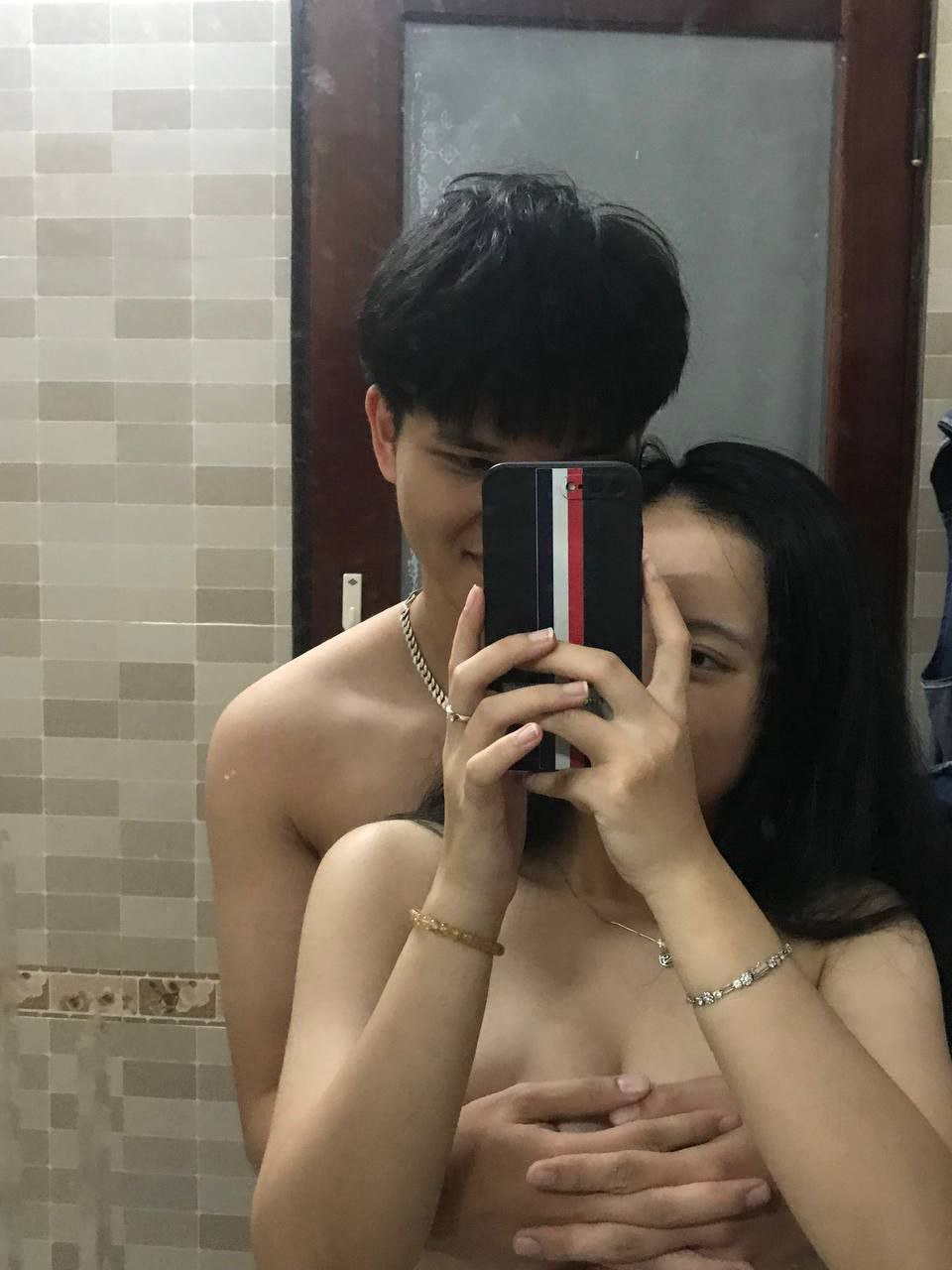 Nam sinh may mắn đụ cô giáo chân dài nhất trường