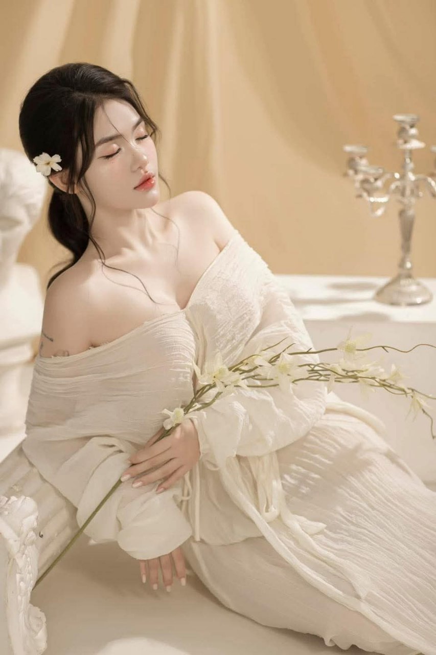 MMUS-069-C Cô gái xinh đẹp khiêu khích quỷ nhỏ W Kuramoto Sumire · Makino Miona